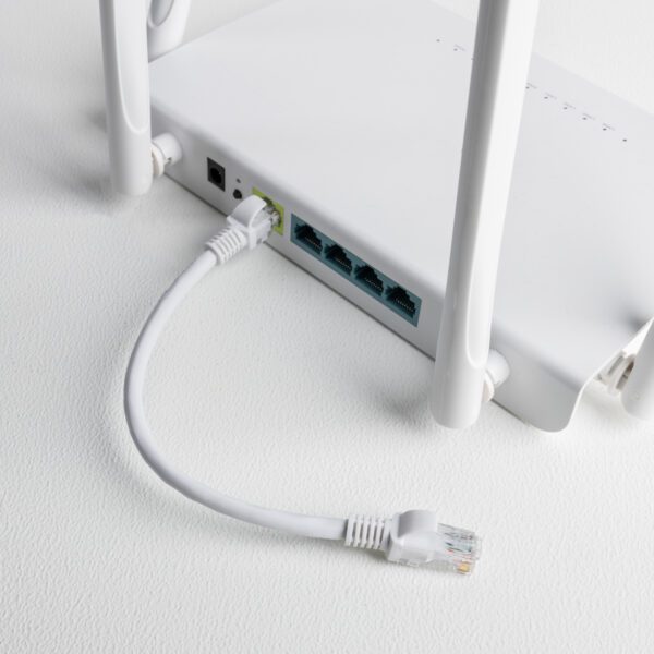GCPCAT6005-WH wr 03a Gizzu Cat6 UTP Fly Lead Ethernet Network Cable 50cm – White