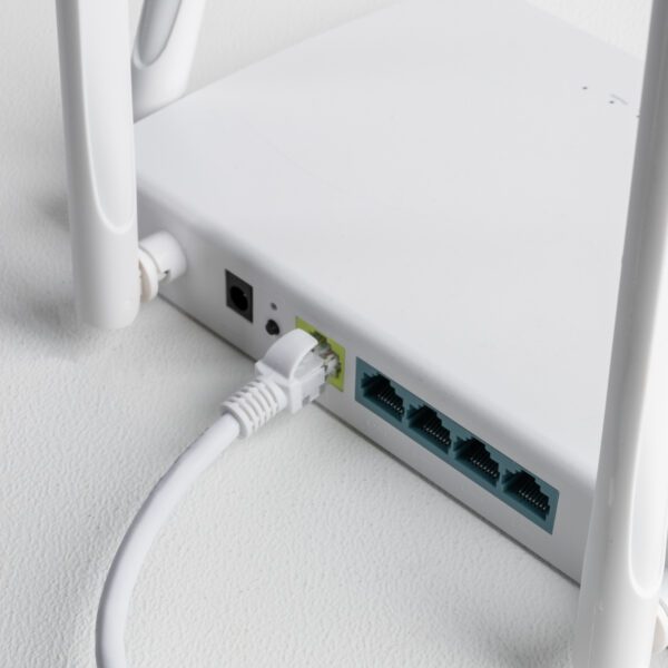 GCPCAT6002-WH wr 03a Gizzu Cat6 UTP Fly Lead Ethernet Network Cable 20cm - White
